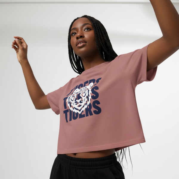 20260812202242-1f1968b9-26be-6e3a-b00b-62bdd104f86e.png Jackson State Univ Tigers 3X Navy Women's Flowy Cropped Tee